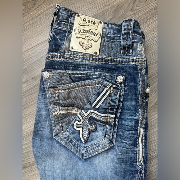 Men’s Rock Revival Jeans - Picture 2 of 6